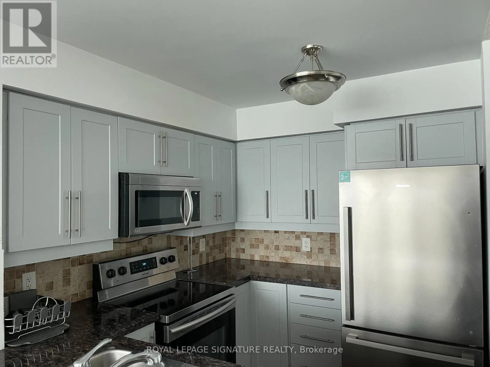 819 - 25 GREENVIEW AVENUE
