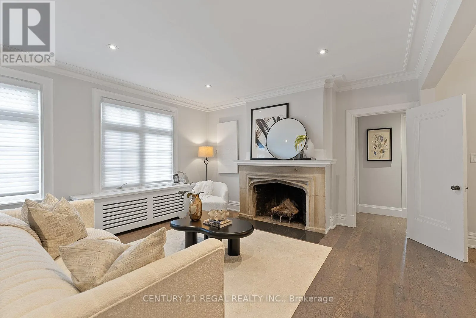93 DOUGLAS CRESCENT