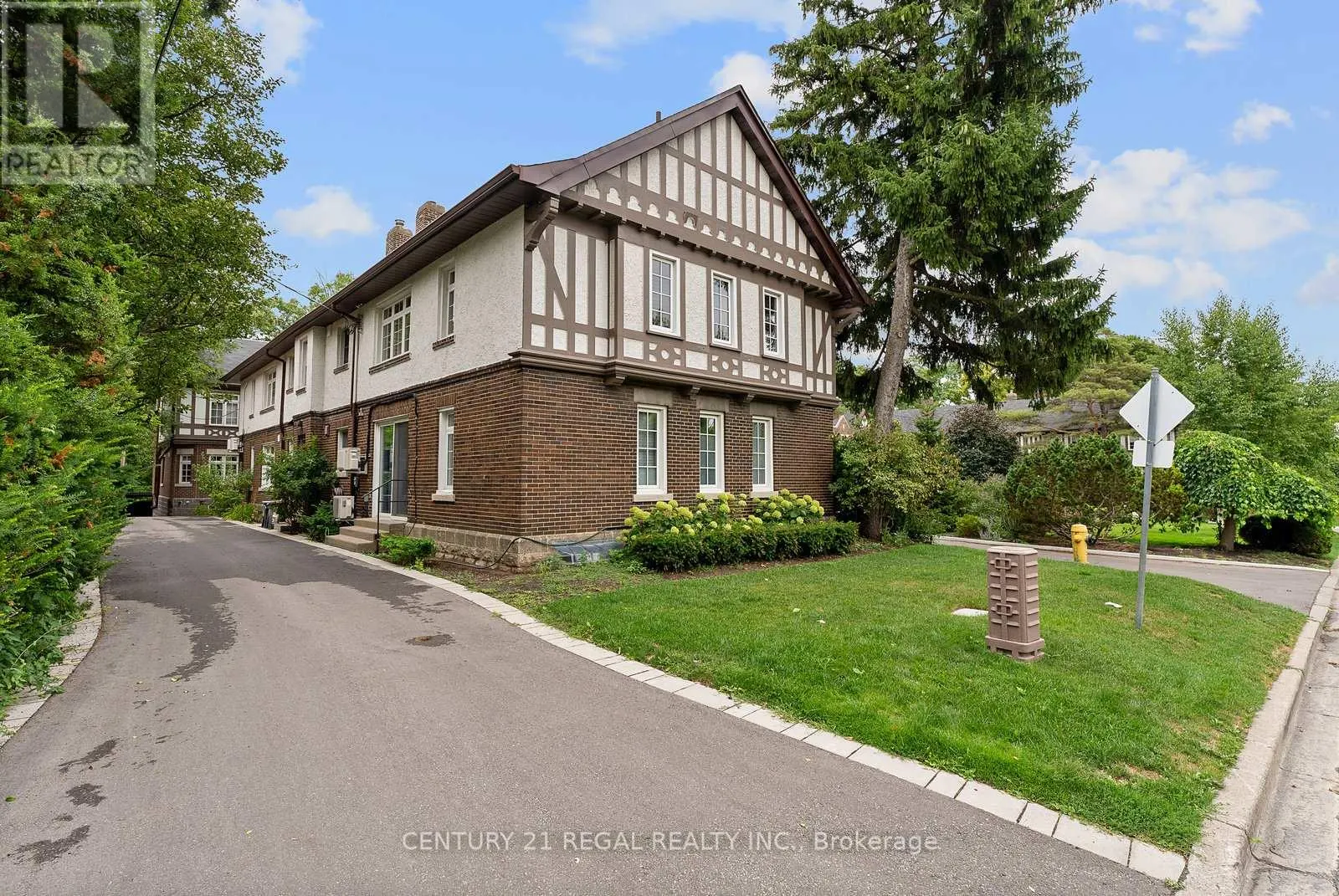 93 DOUGLAS CRESCENT