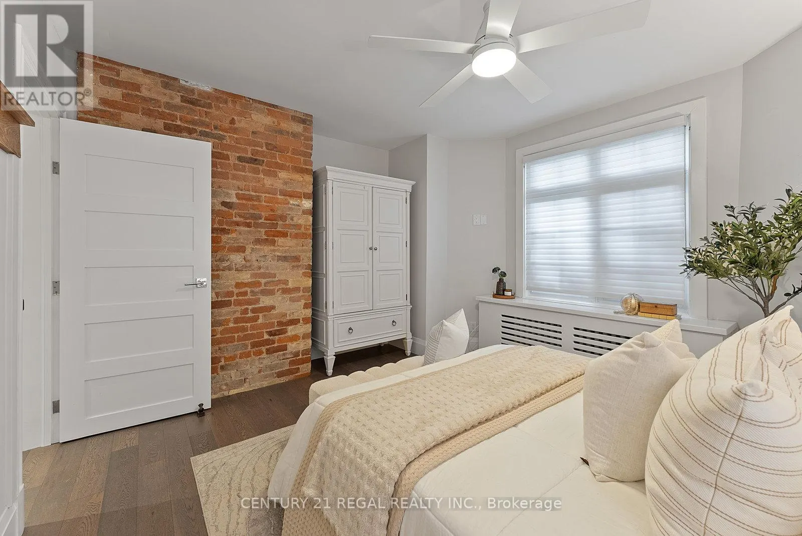 93 DOUGLAS CRESCENT