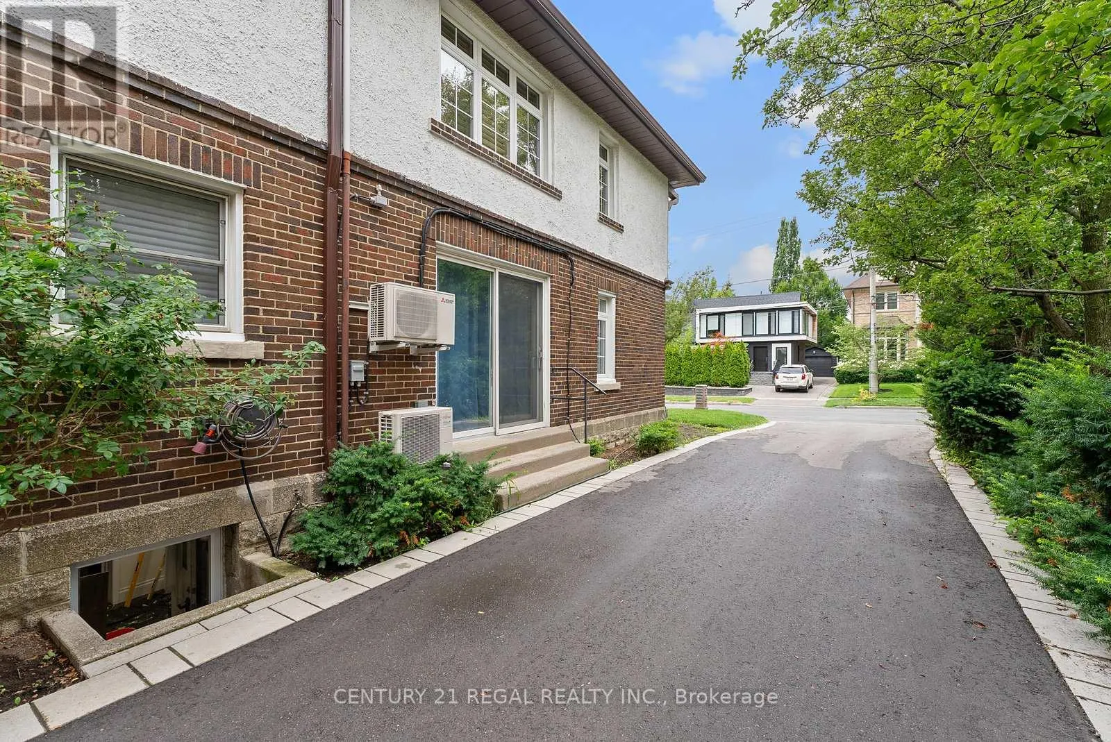 93 DOUGLAS CRESCENT