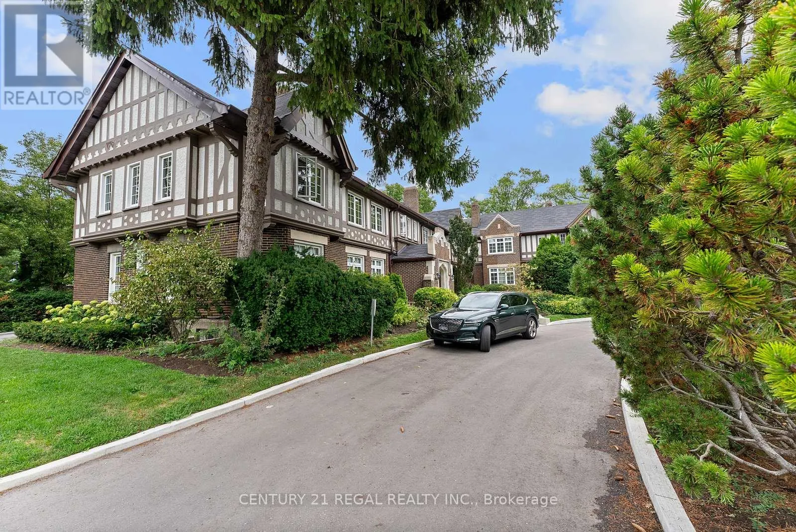 93 DOUGLAS CRESCENT