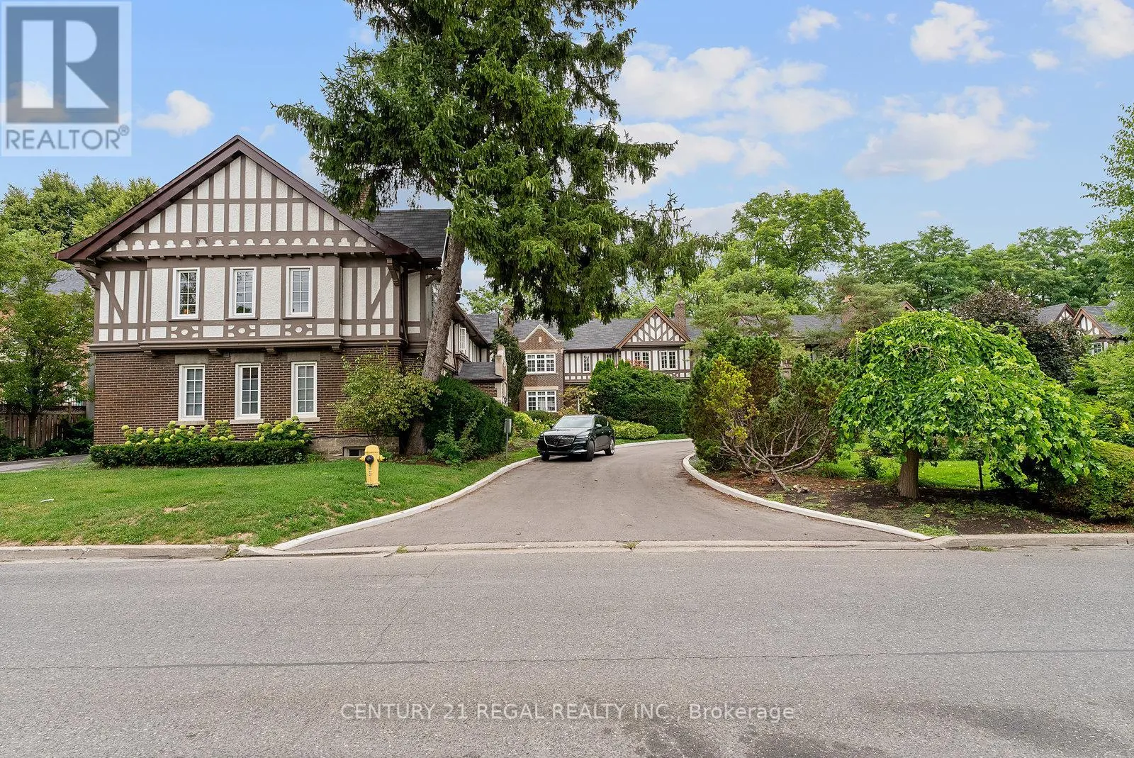 93 DOUGLAS CRESCENT