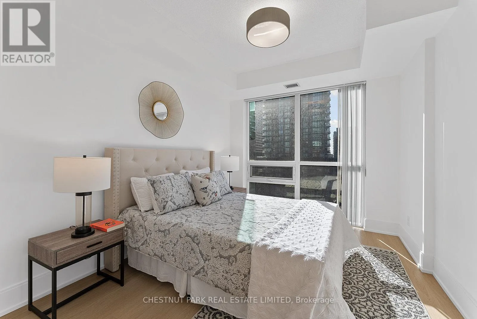 719 - 70 ROEHAMPTON AVENUE