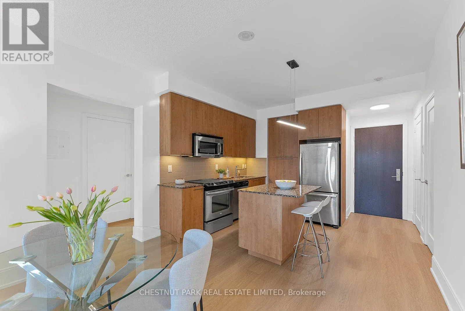 719 - 70 ROEHAMPTON AVENUE