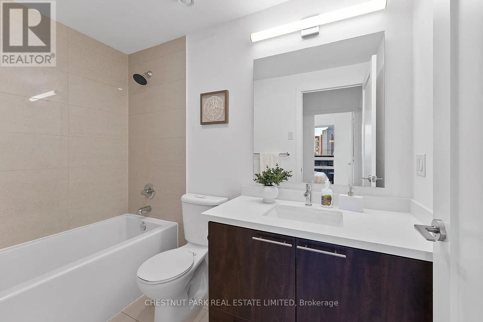 719 - 70 ROEHAMPTON AVENUE