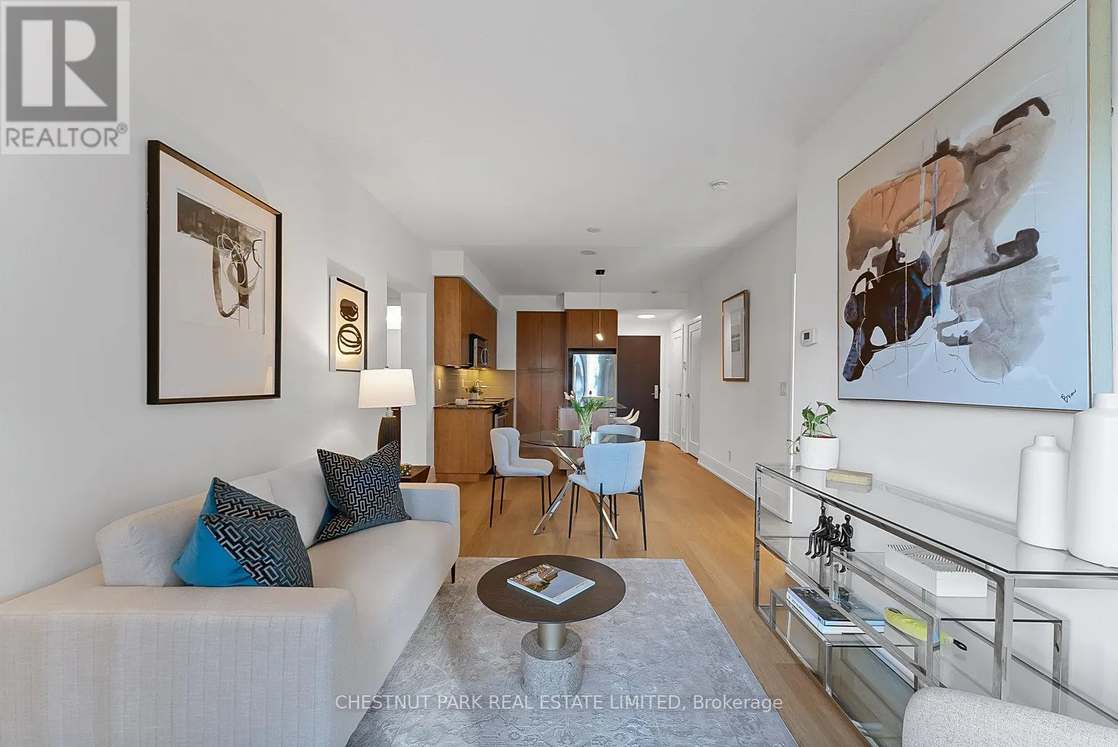 719 - 70 ROEHAMPTON AVENUE