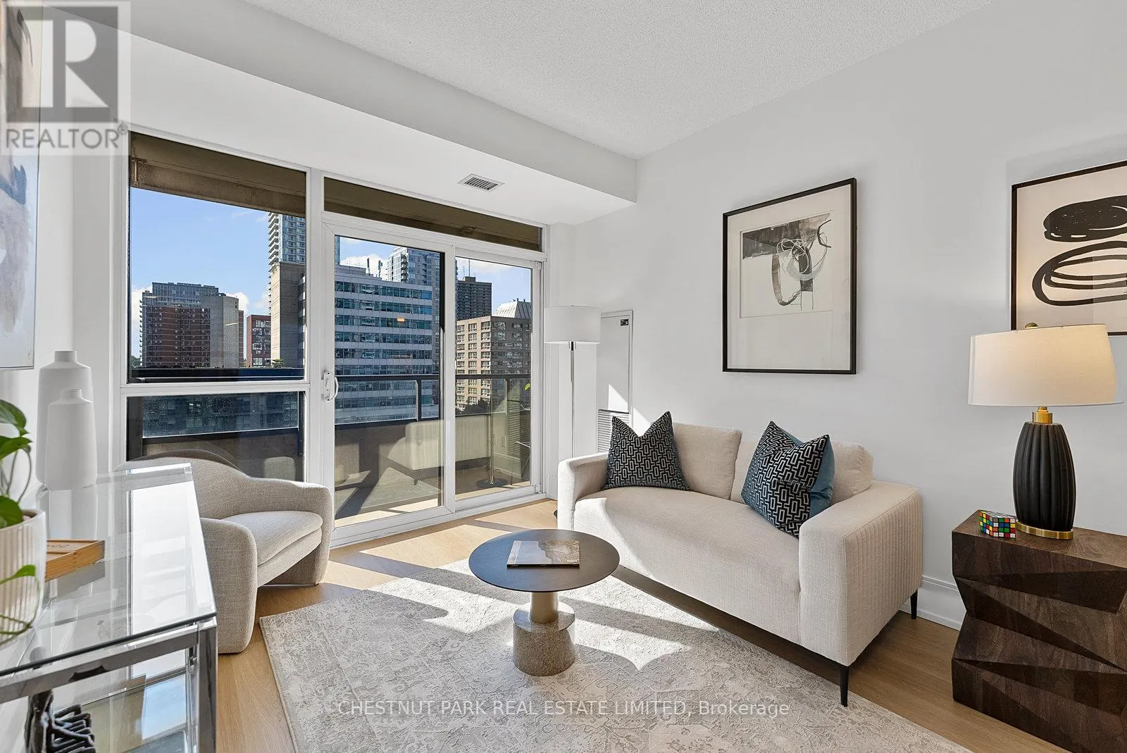 719 - 70 ROEHAMPTON AVENUE