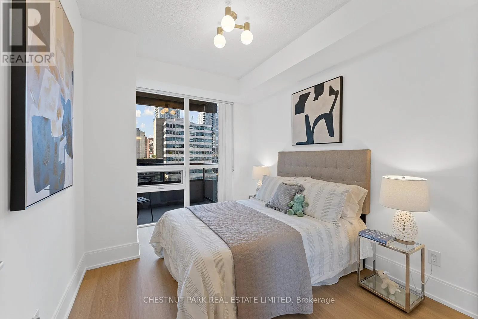 719 - 70 ROEHAMPTON AVENUE