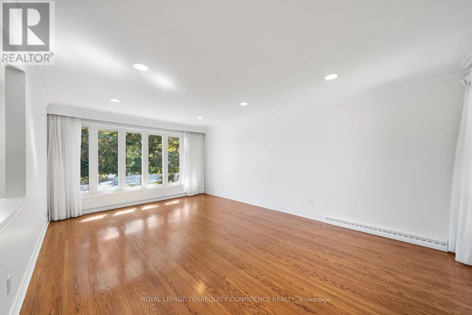 51 RAVENSCROFT CIRCLE