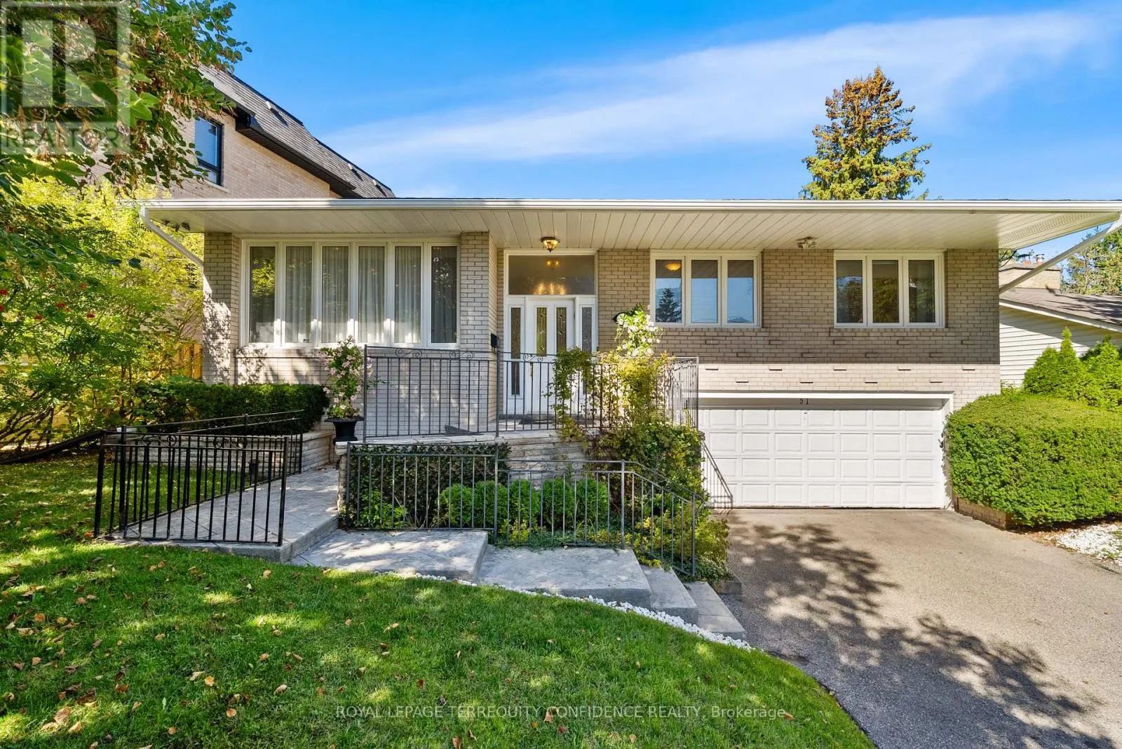 51 RAVENSCROFT CIRCLE