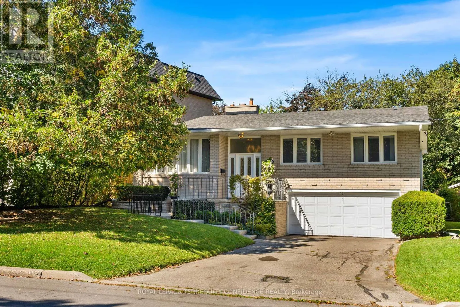 51 RAVENSCROFT CIRCLE