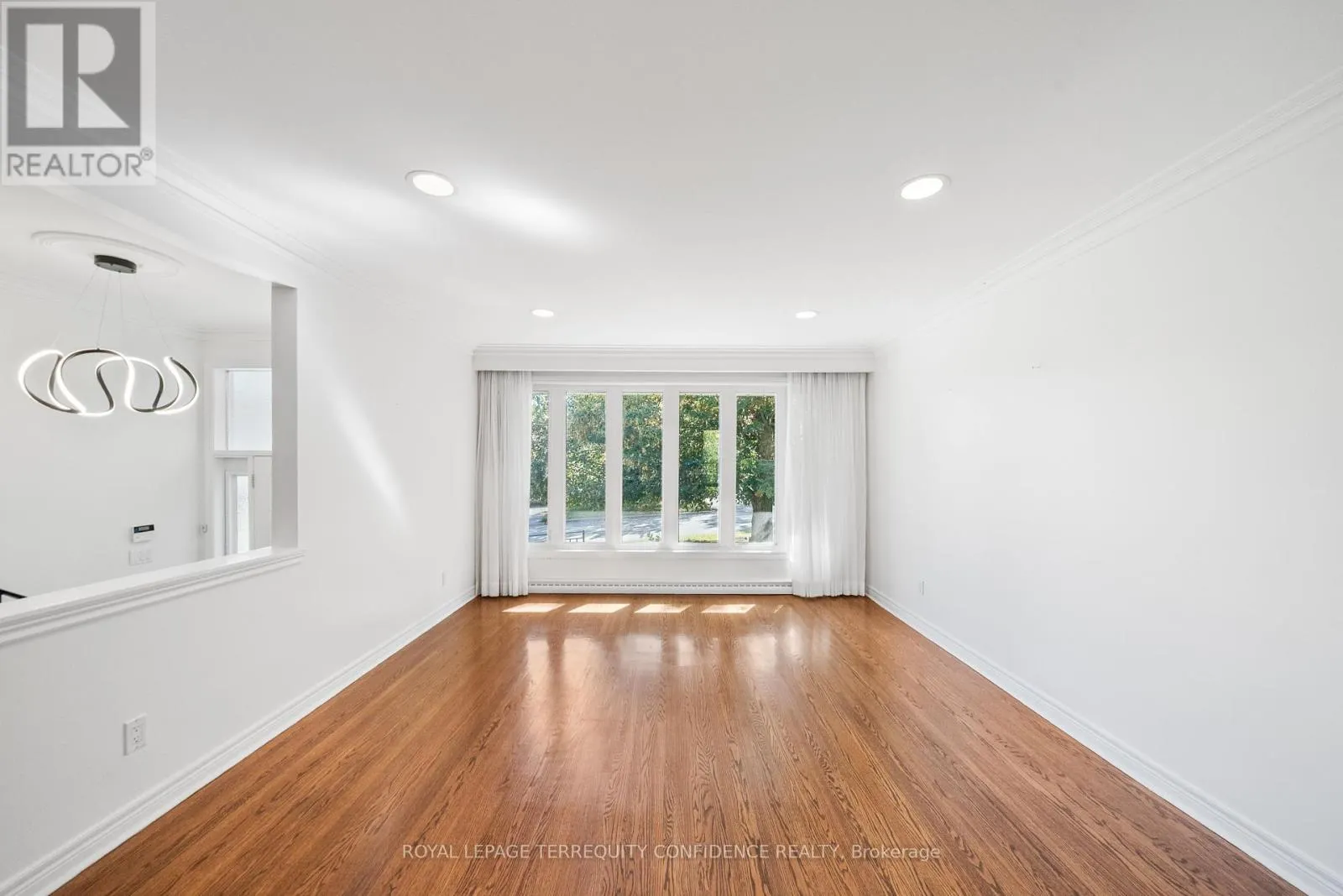 51 RAVENSCROFT CIRCLE