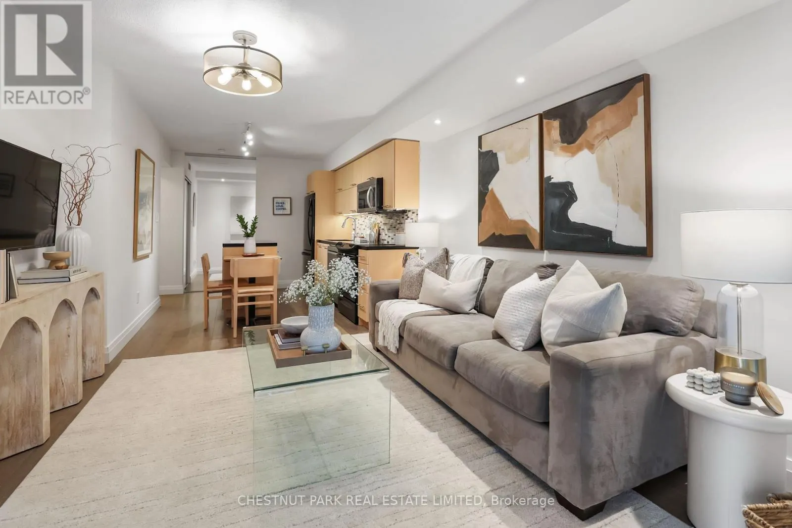 507 - 126 SIMCOE STREET