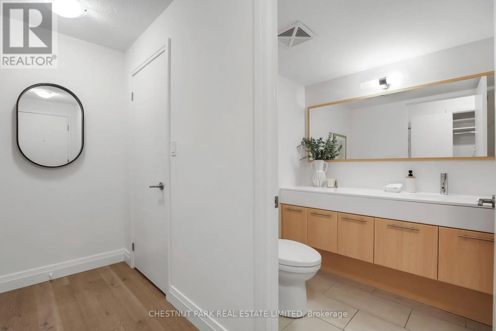 507 - 126 SIMCOE STREET