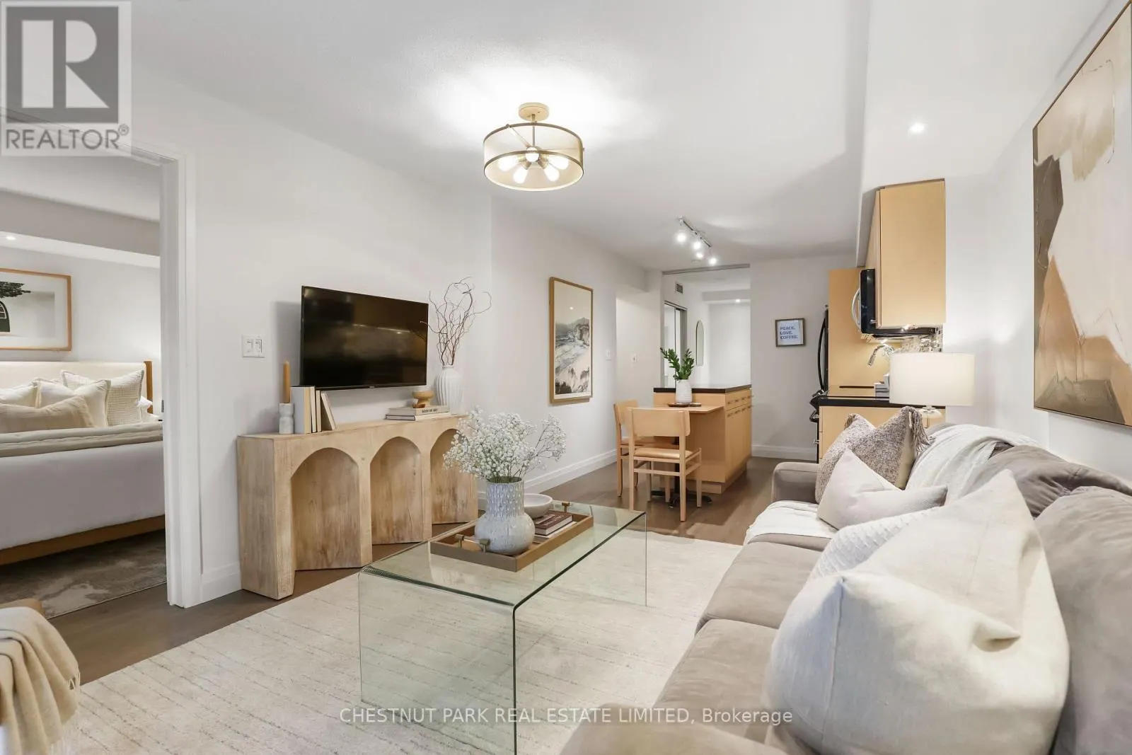 507 - 126 SIMCOE STREET