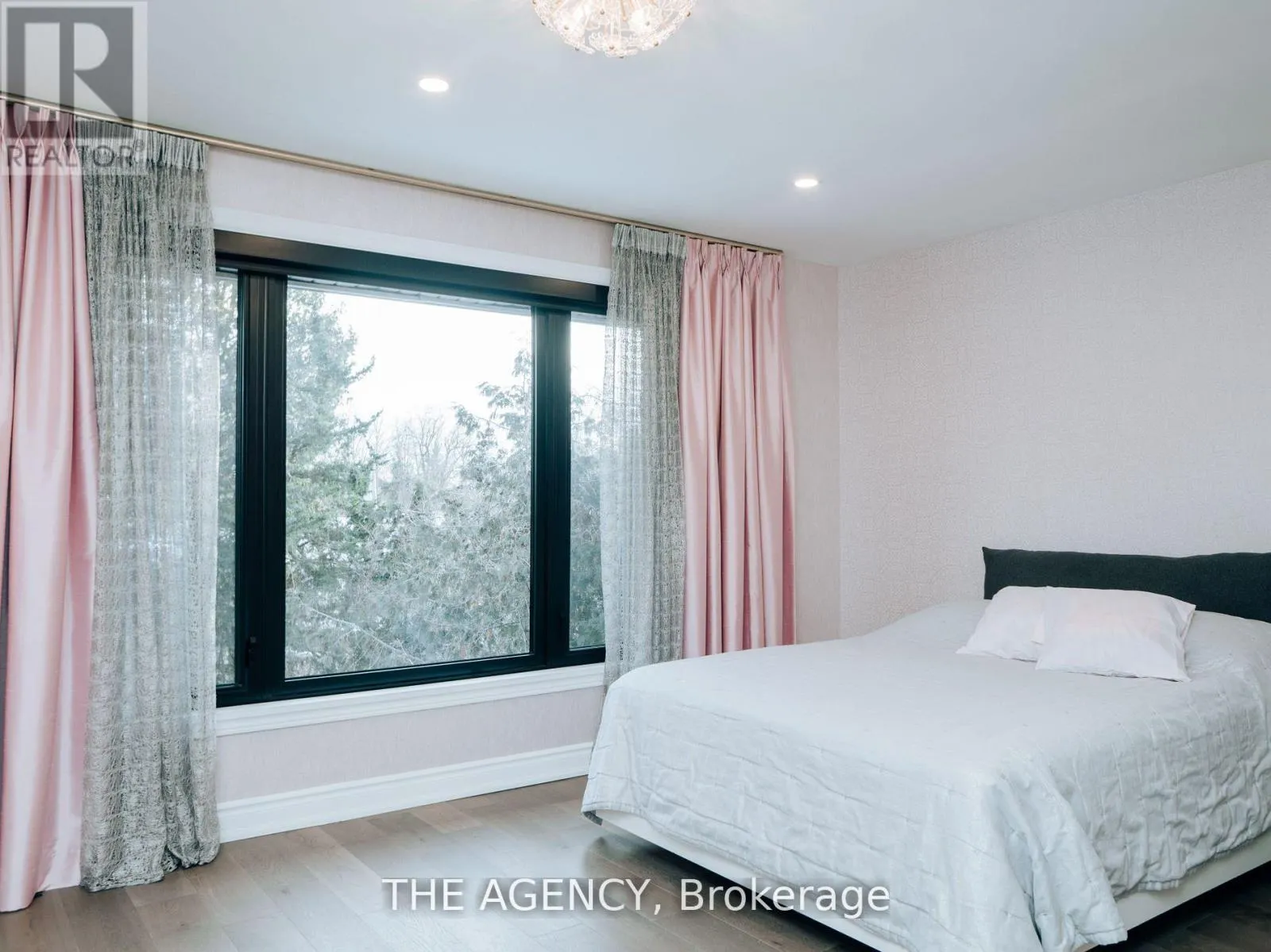 7 SHADY OAKS CRESCENT