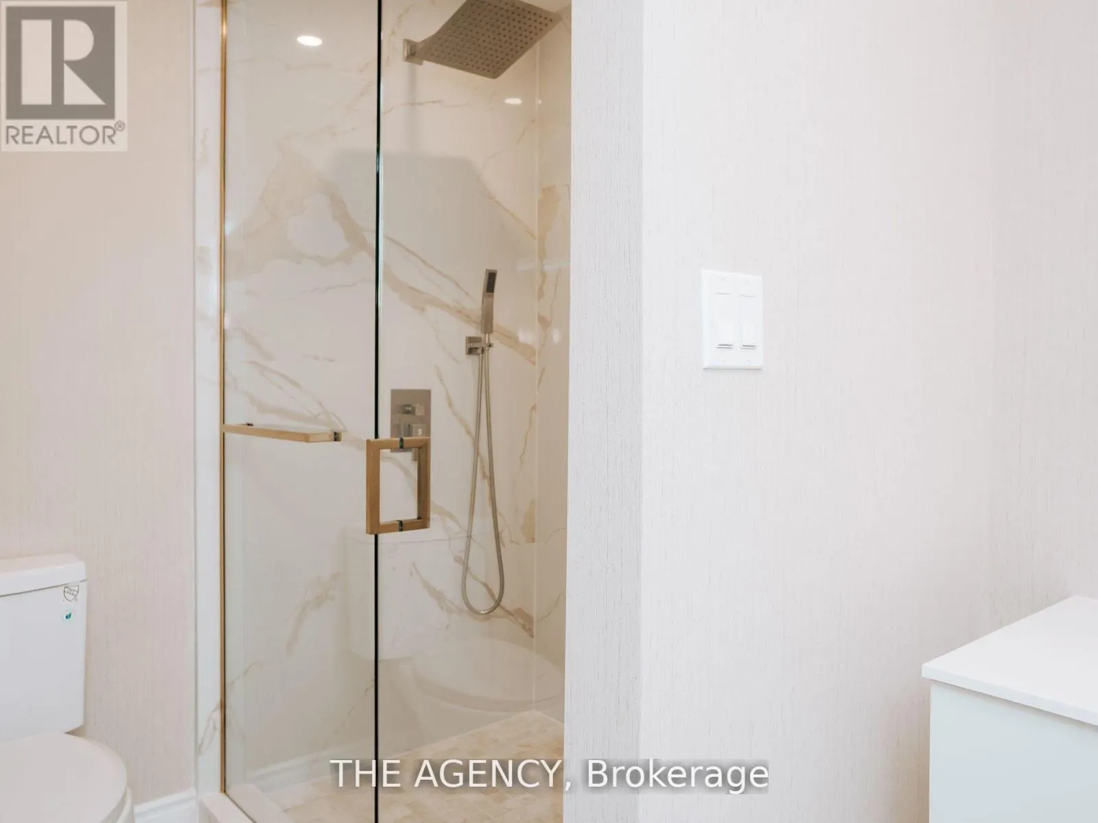 7 SHADY OAKS CRESCENT