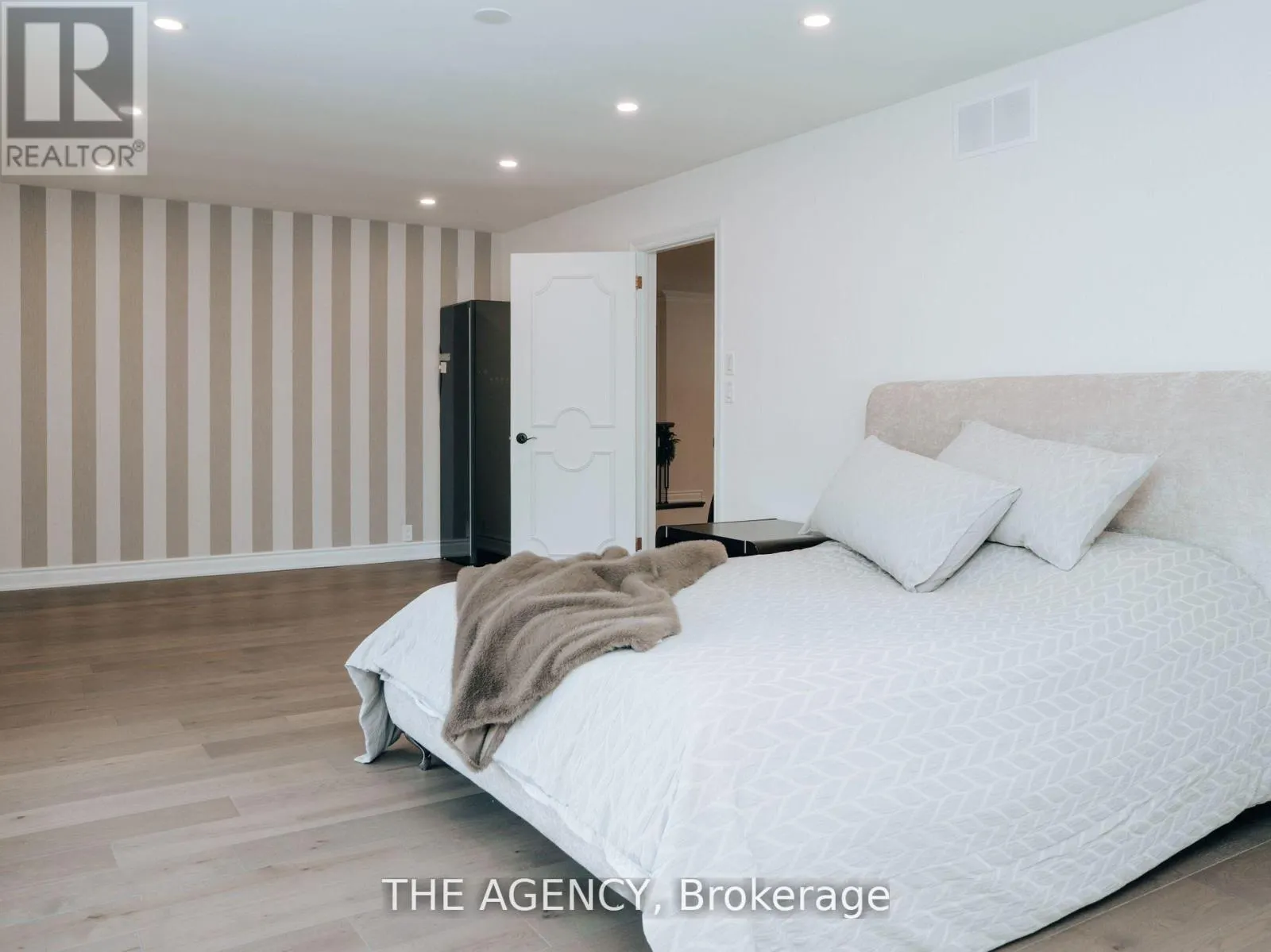 7 SHADY OAKS CRESCENT
