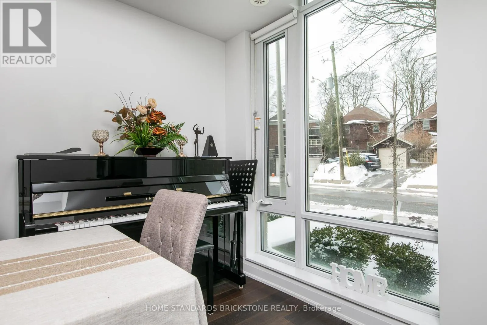 TH121 - 223 DUPLEX AVENUE