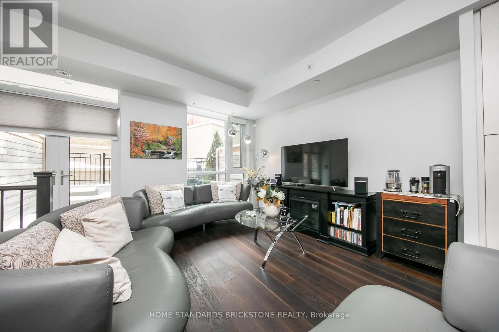 TH121 - 223 DUPLEX AVENUE