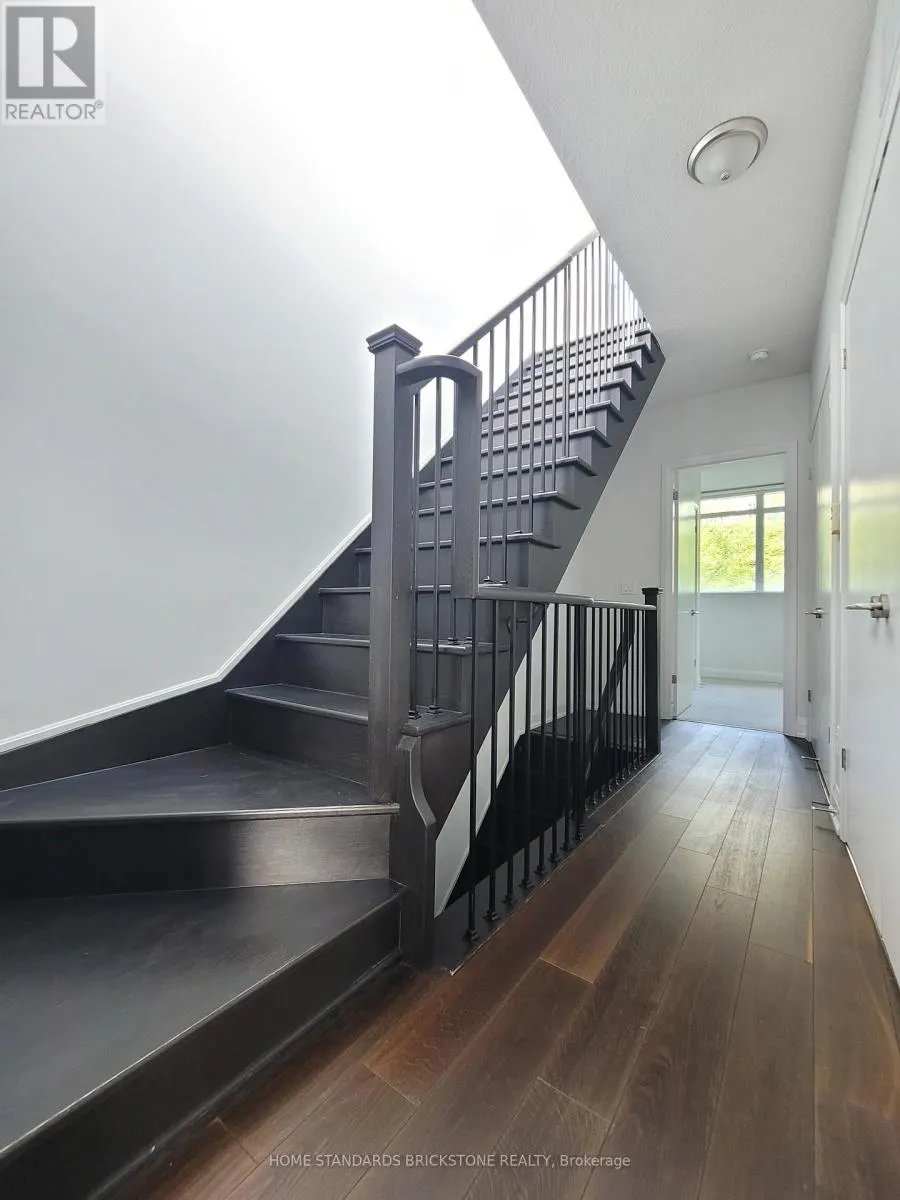TH121 - 223 DUPLEX AVENUE