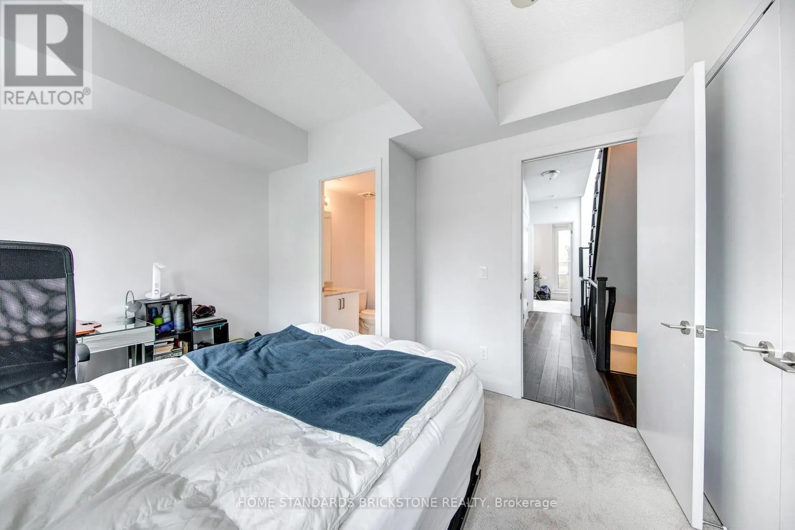 TH121 - 223 DUPLEX AVENUE