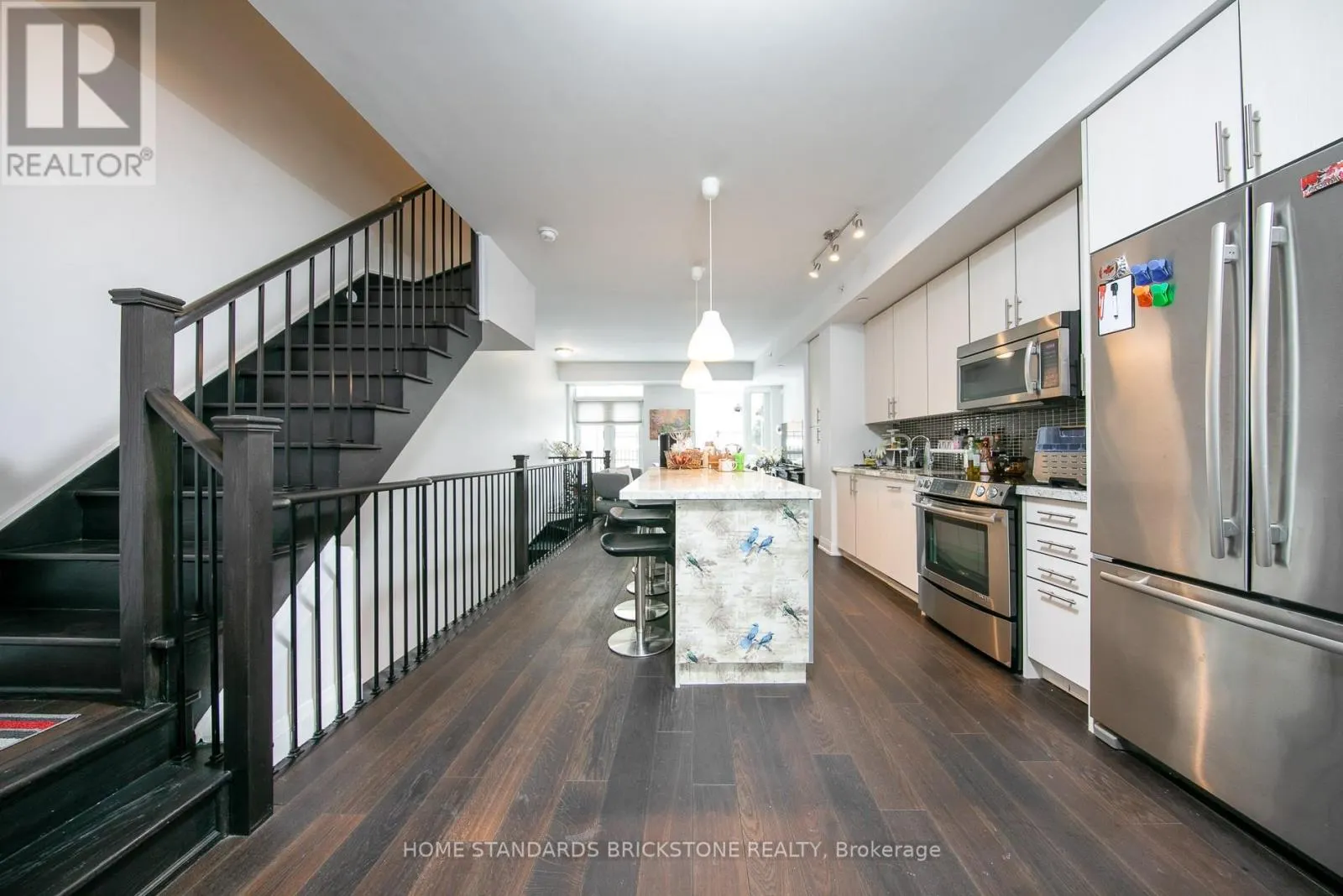 TH121 - 223 DUPLEX AVENUE