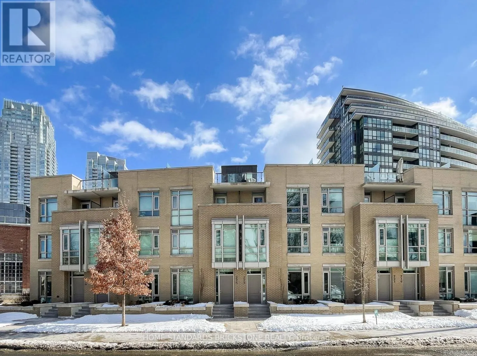 TH121 - 223 DUPLEX AVENUE