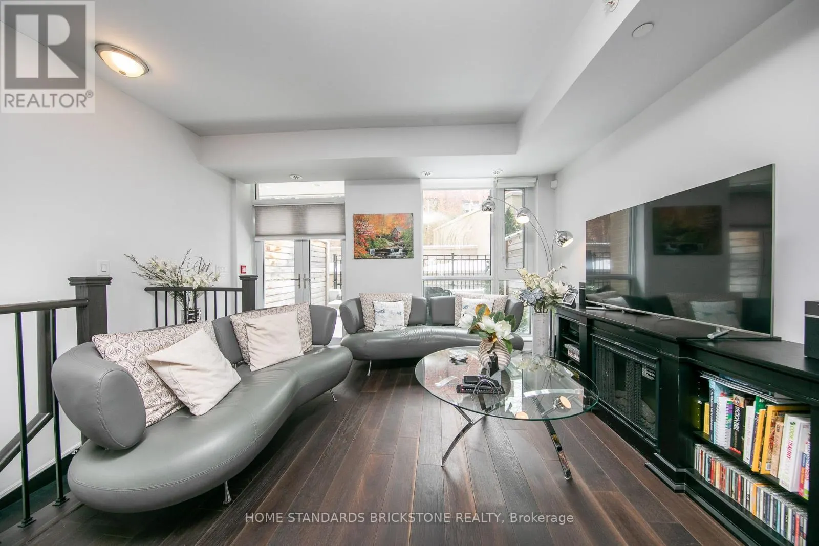 TH121 - 223 DUPLEX AVENUE
