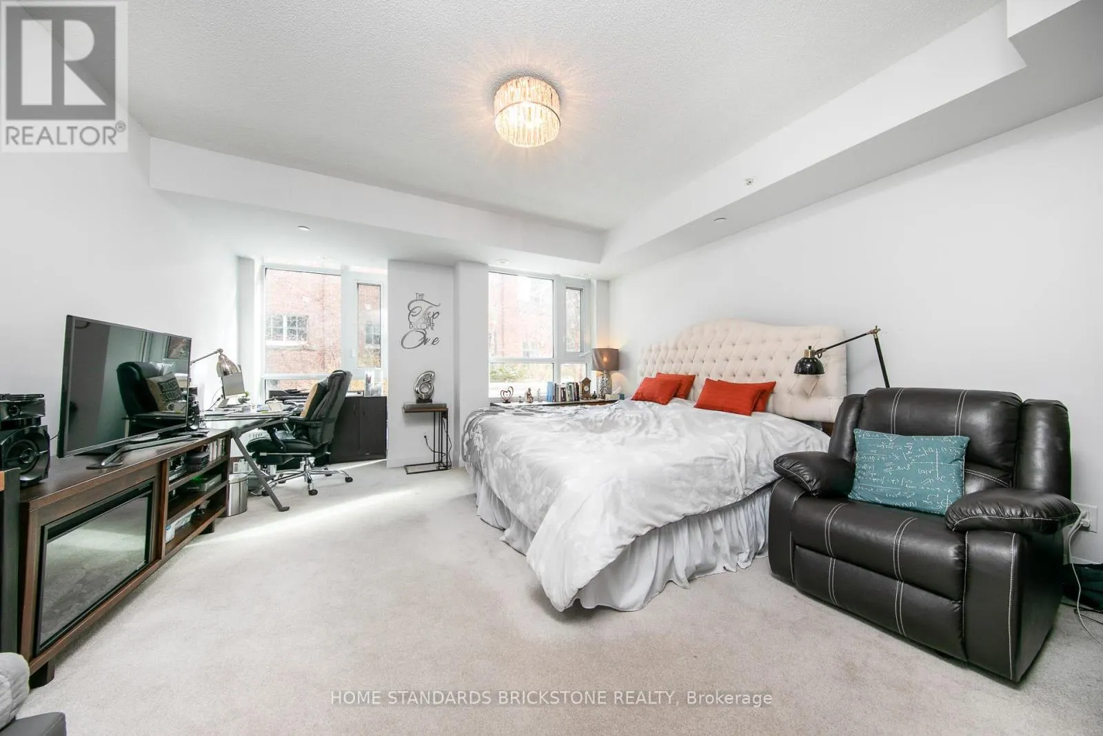 TH121 - 223 DUPLEX AVENUE