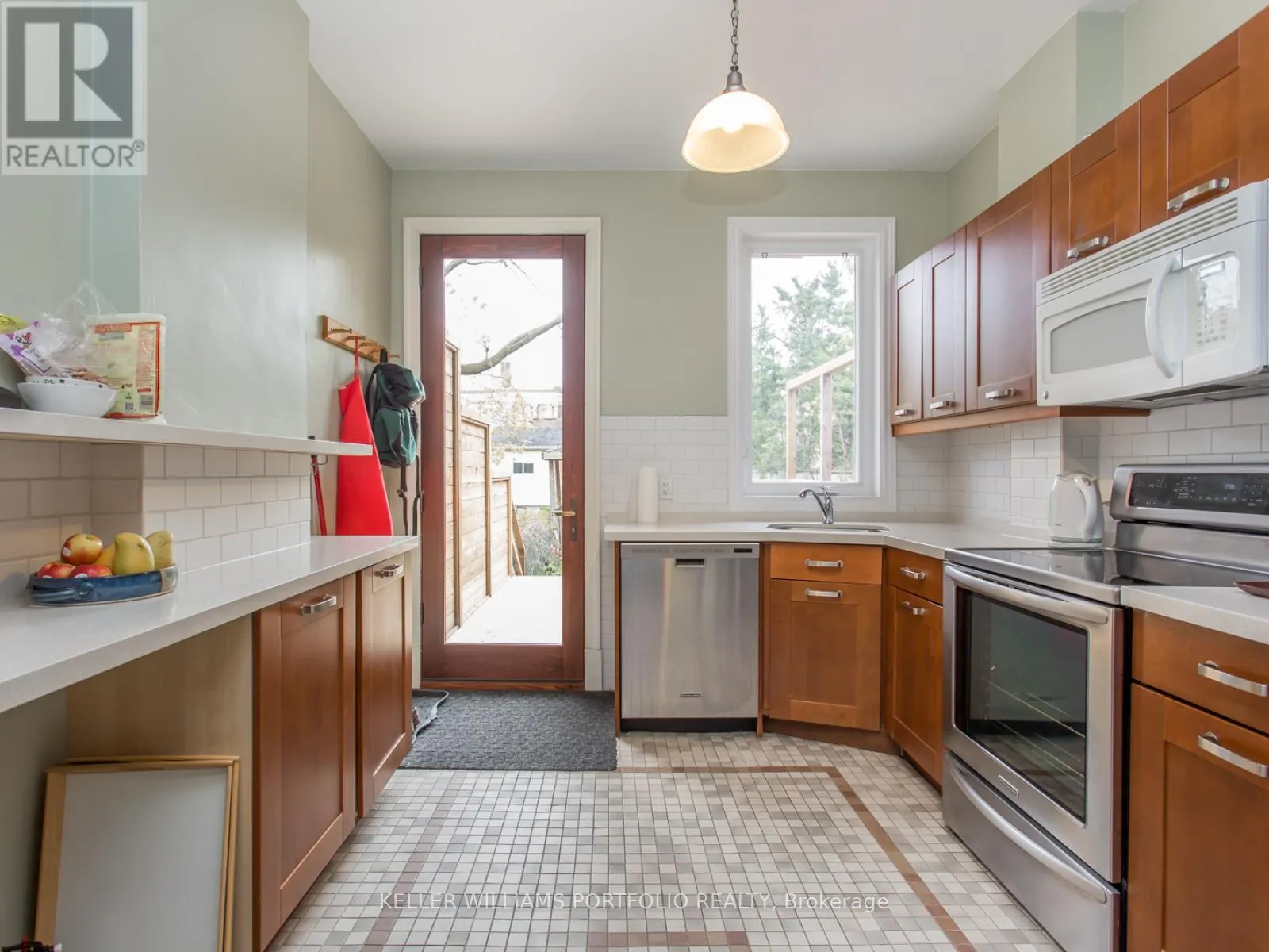492 GLADSTONE AVENUE