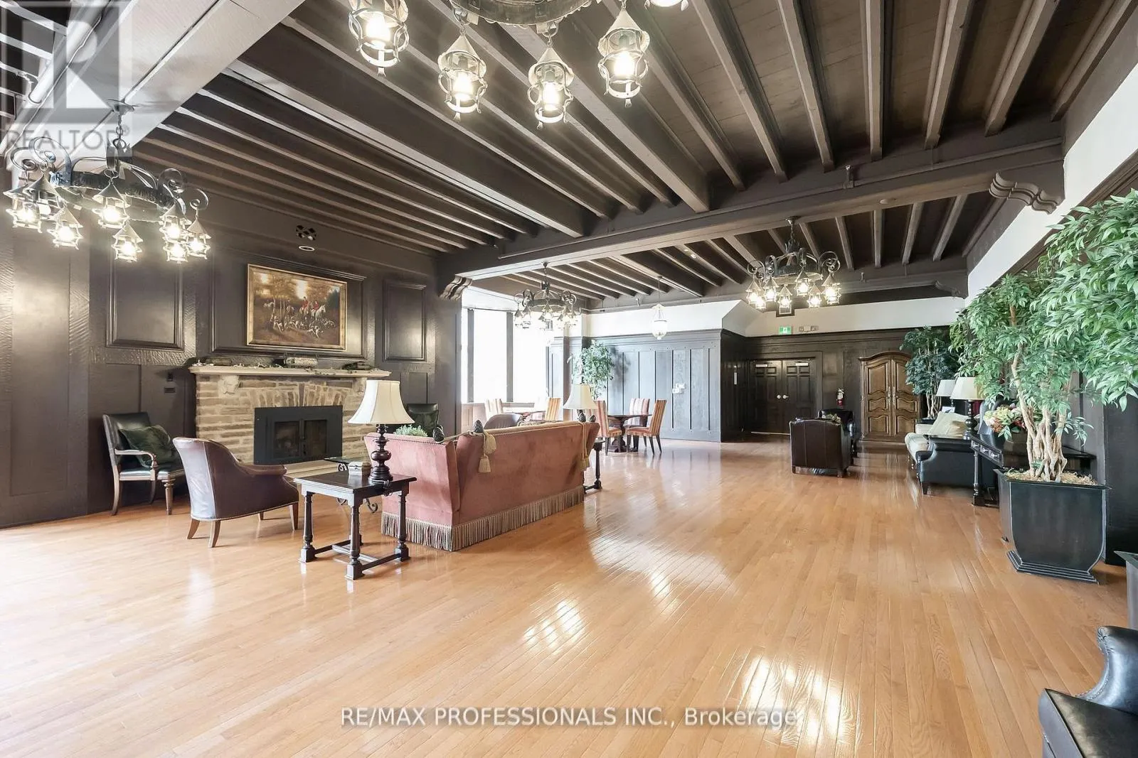205 - 1111 AVENUE ROAD