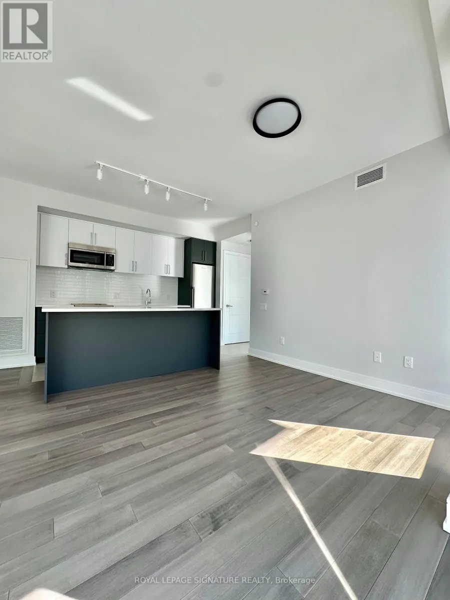 903 - 2525 BATHURST STREET