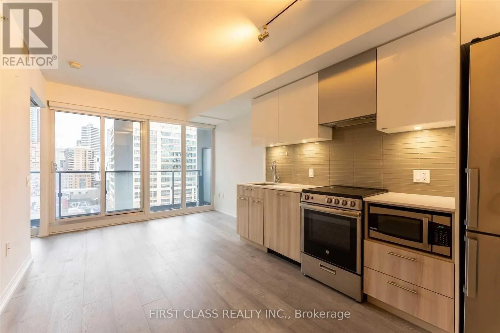 417 - 251 JARVIS STREET