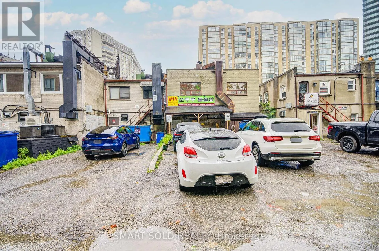 5445 YONGE STREET