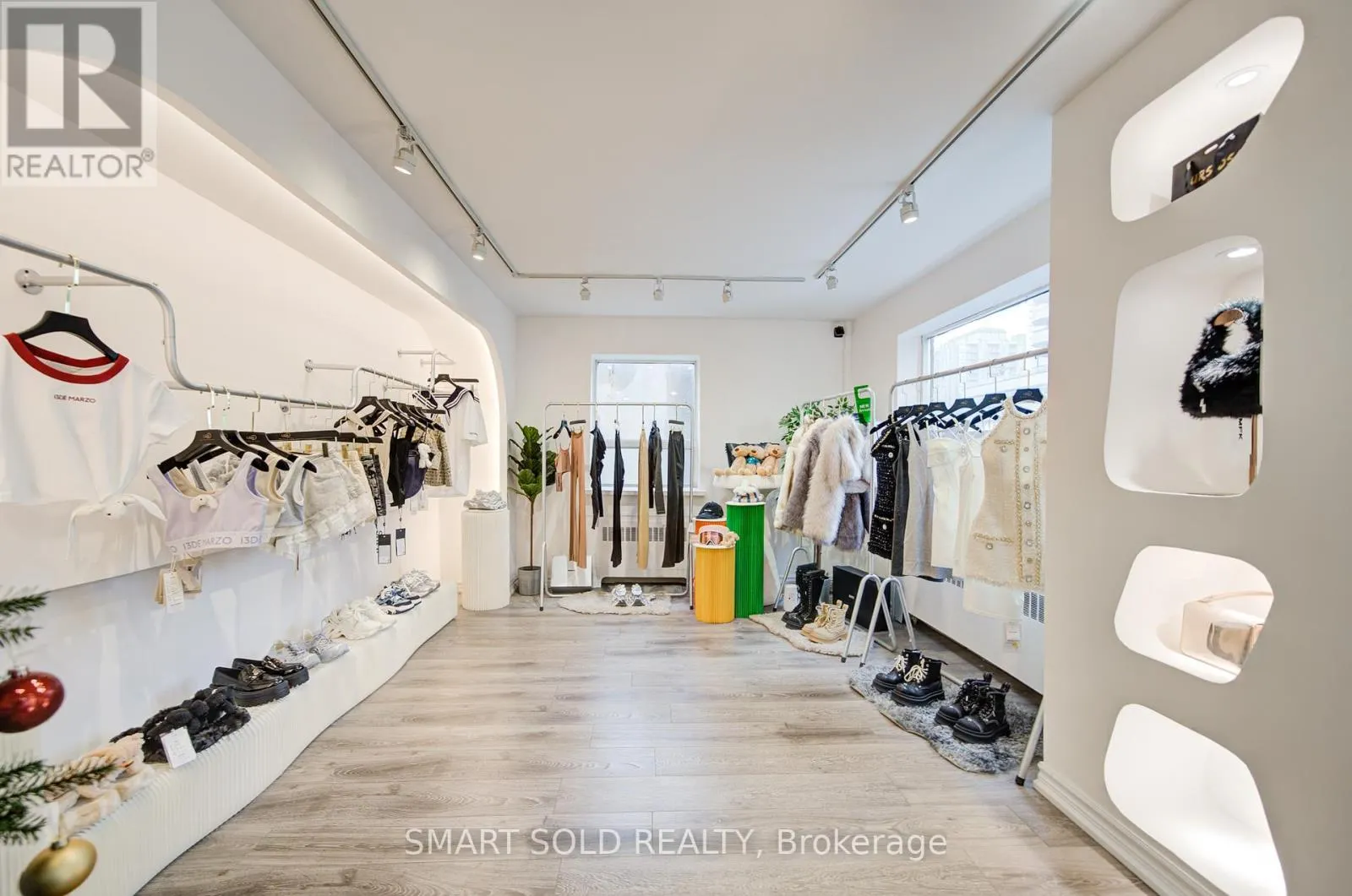5445 YONGE STREET