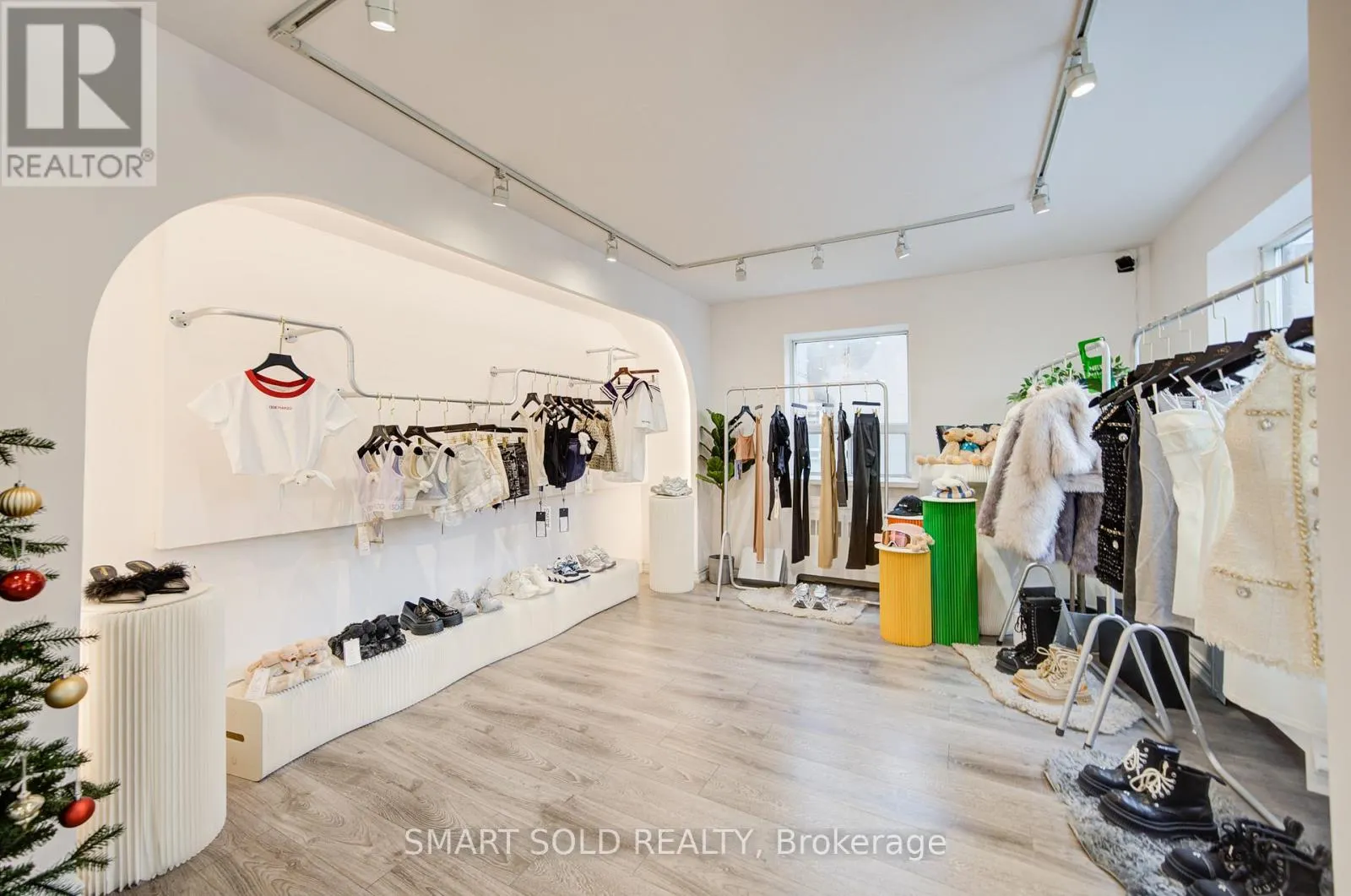 5445 YONGE STREET