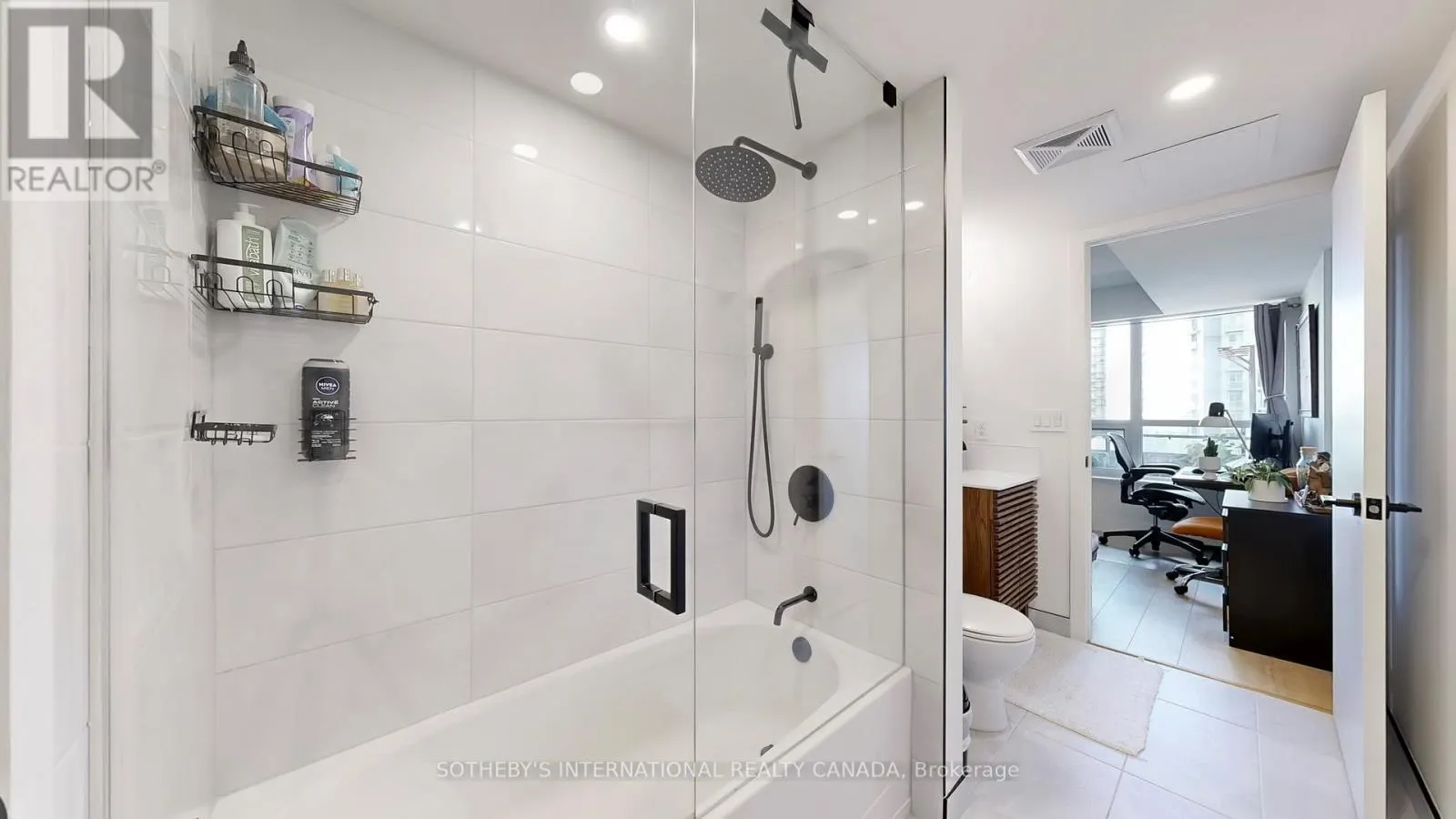 1123 - 38 JOE SHUSTER WAY