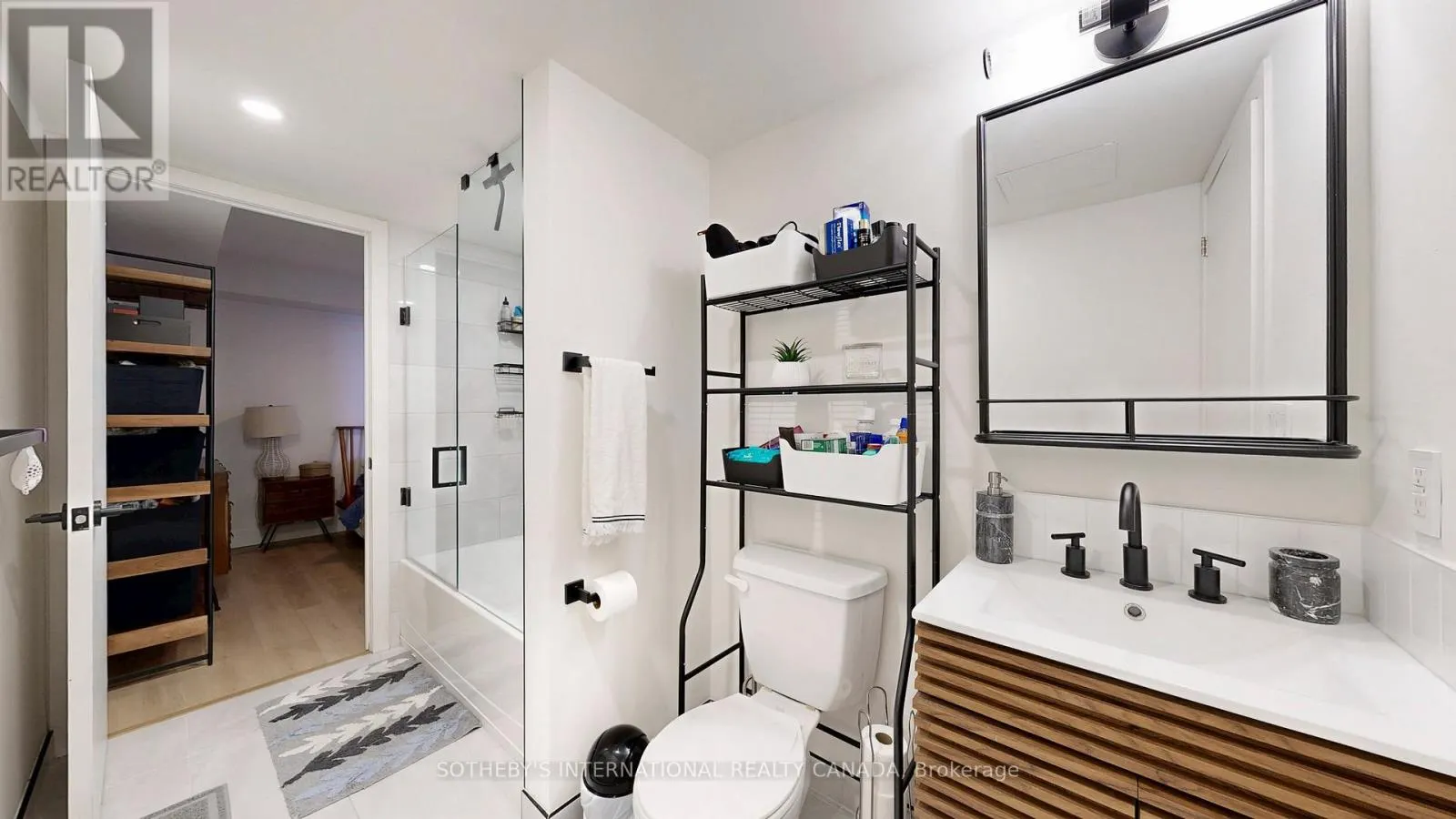 1123 - 38 JOE SHUSTER WAY