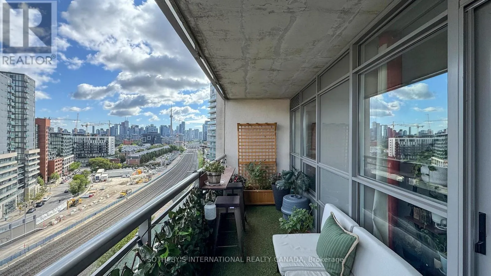 1123 - 38 JOE SHUSTER WAY