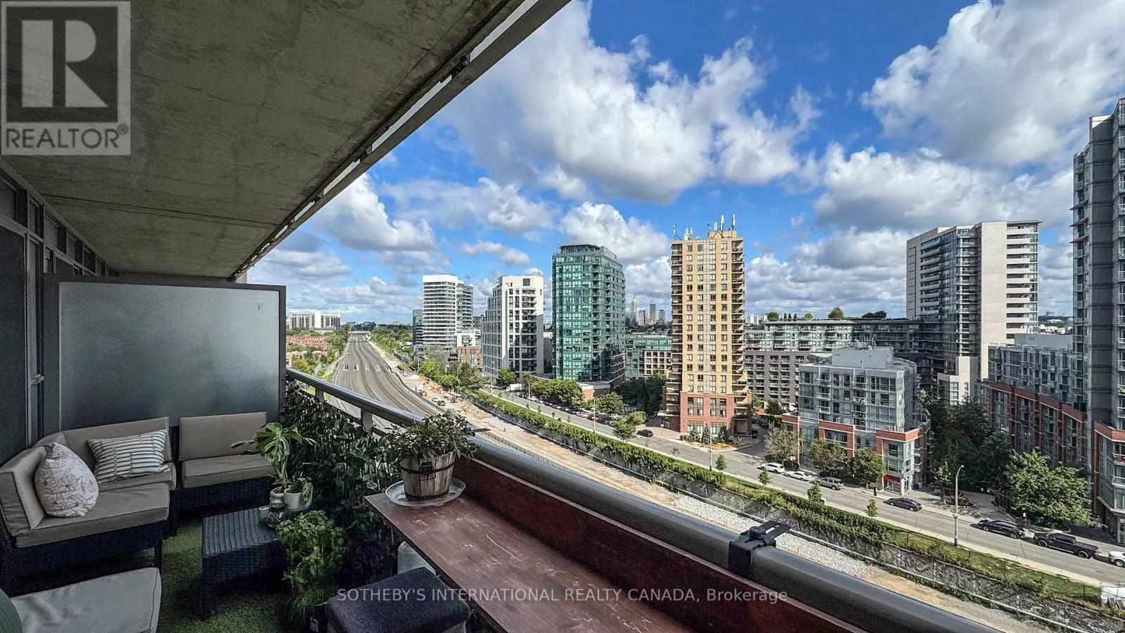 1123 - 38 JOE SHUSTER WAY