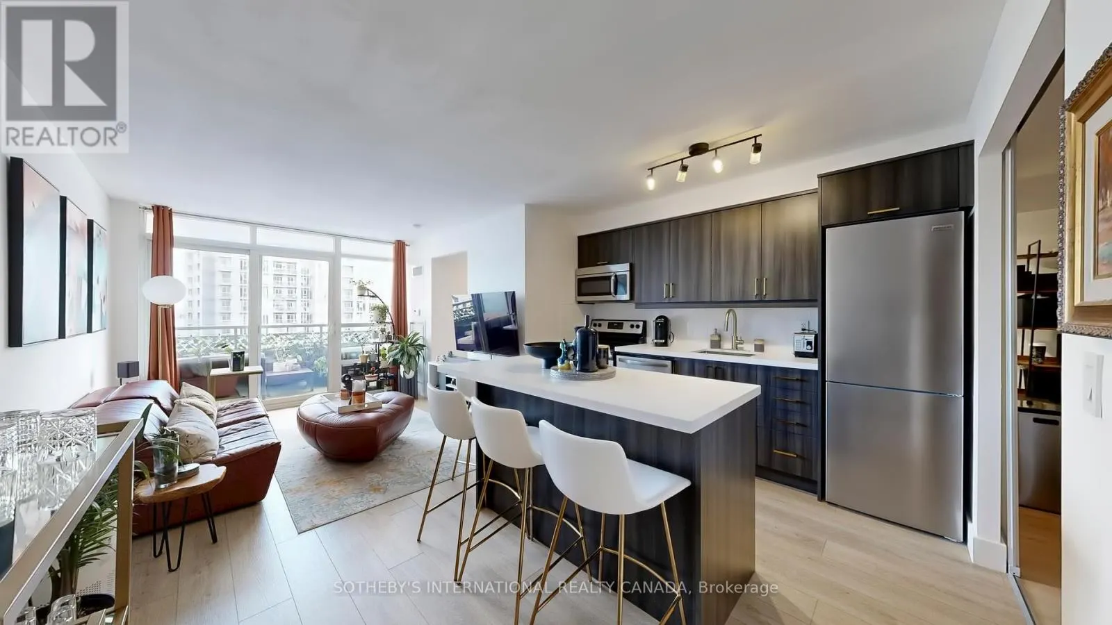 1123 - 38 JOE SHUSTER WAY