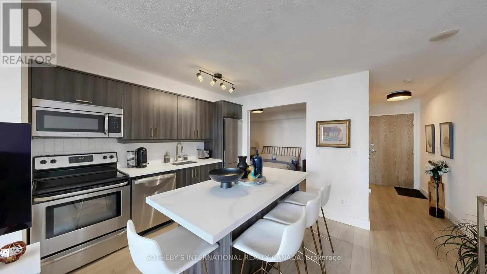 1123 - 38 JOE SHUSTER WAY