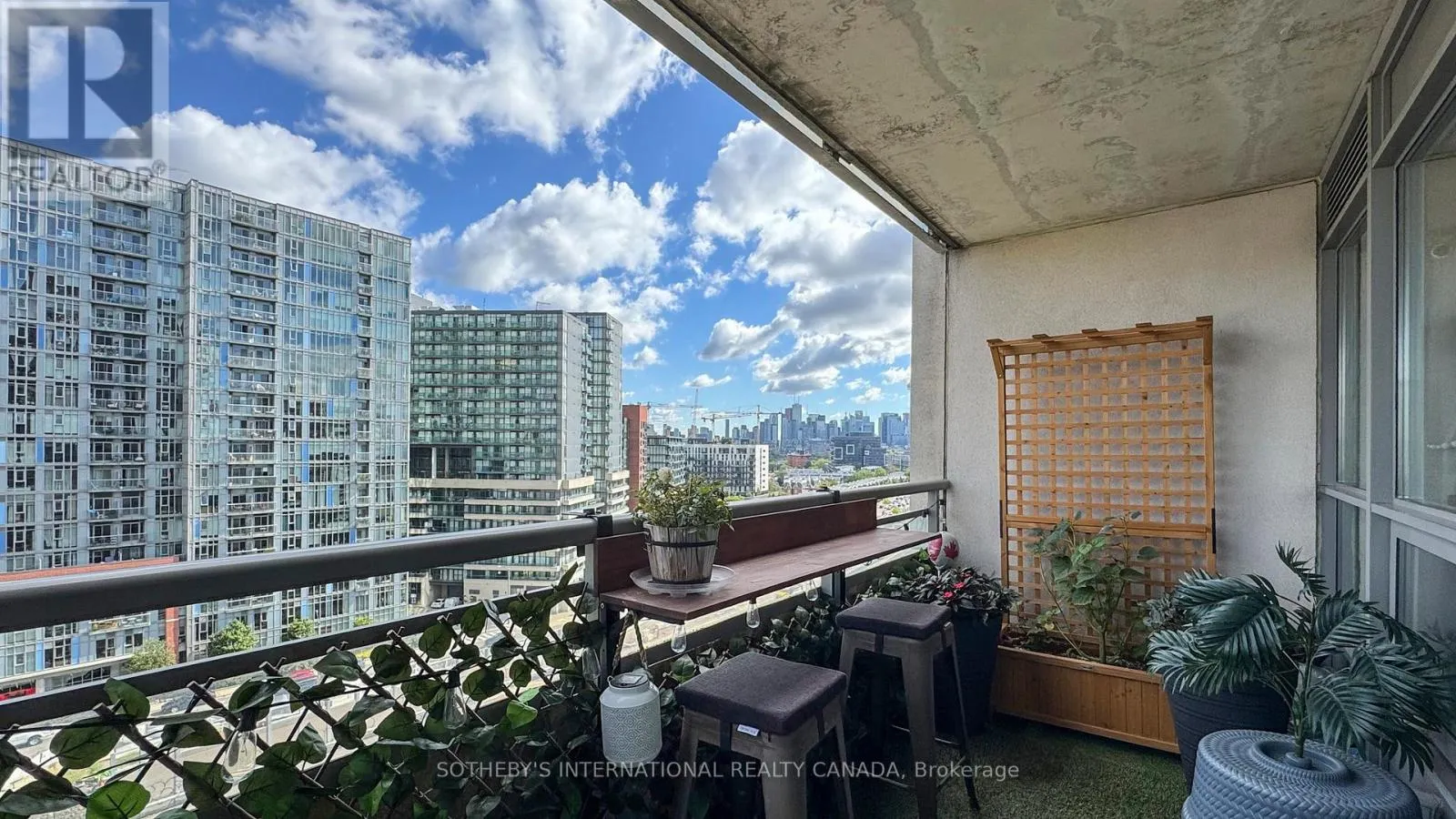1123 - 38 JOE SHUSTER WAY