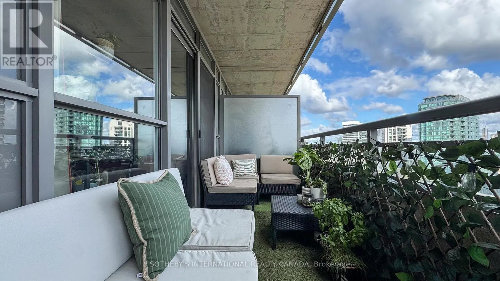 1123 - 38 JOE SHUSTER WAY