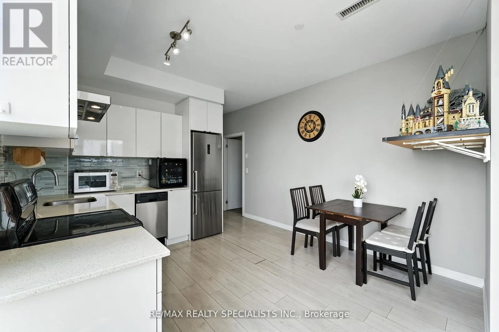 401 - 51 EAST LIBERTY STREET