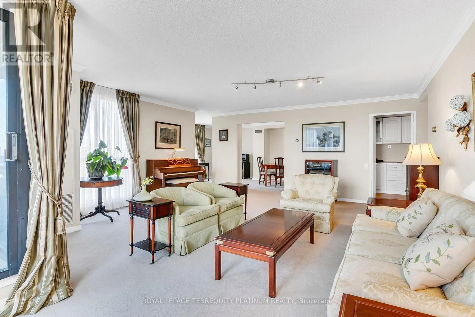 1202 - 3 CONCORDE PLACE