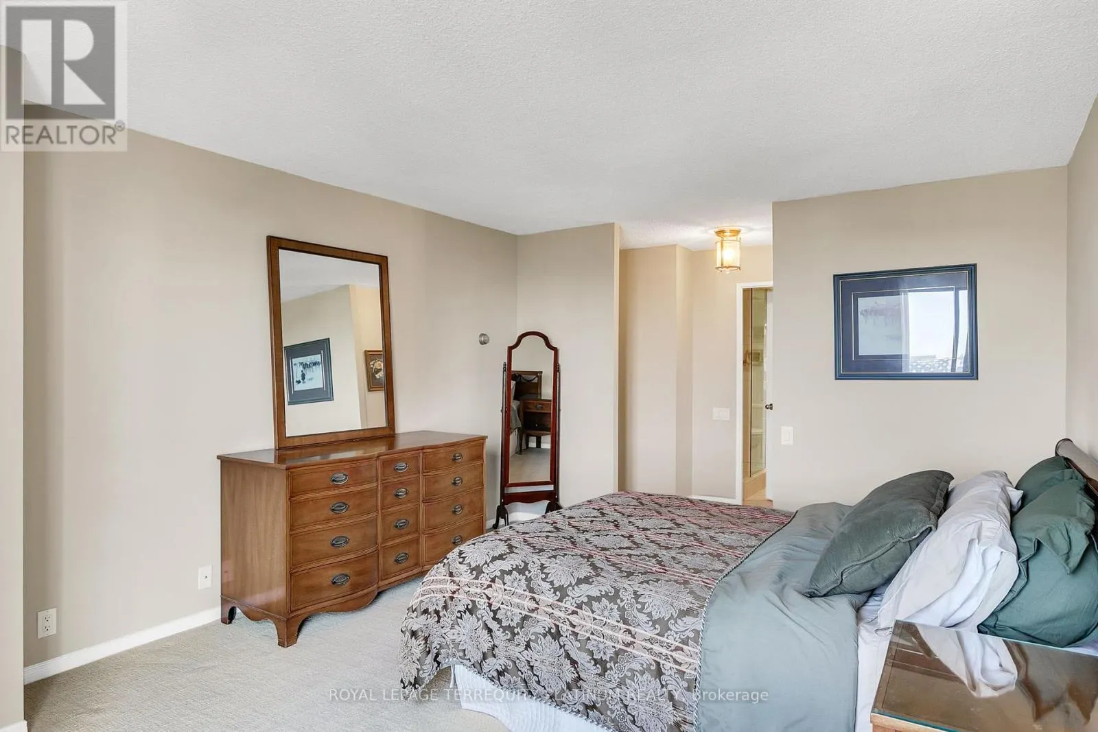 1202 - 3 CONCORDE PLACE