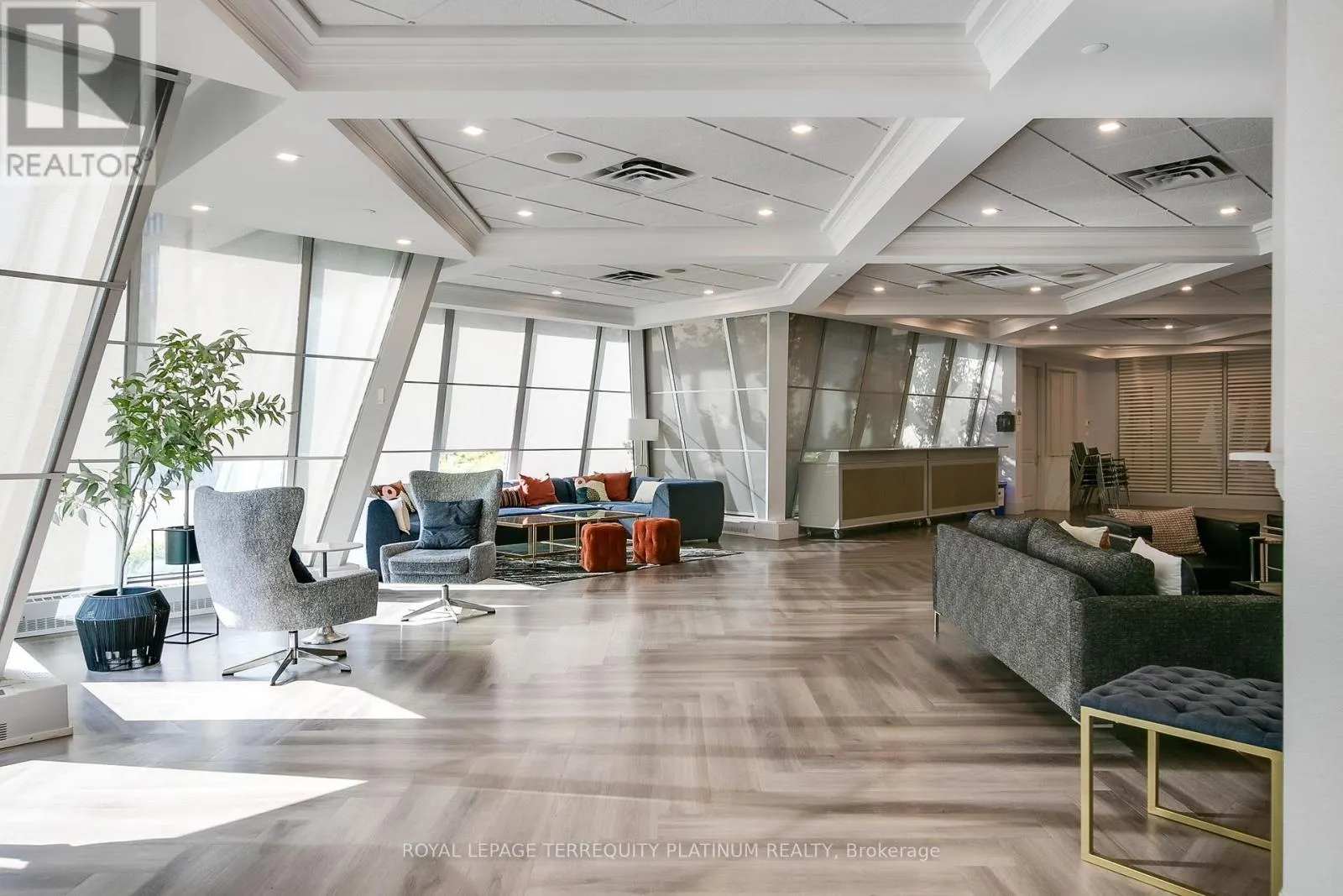1202 - 3 CONCORDE PLACE